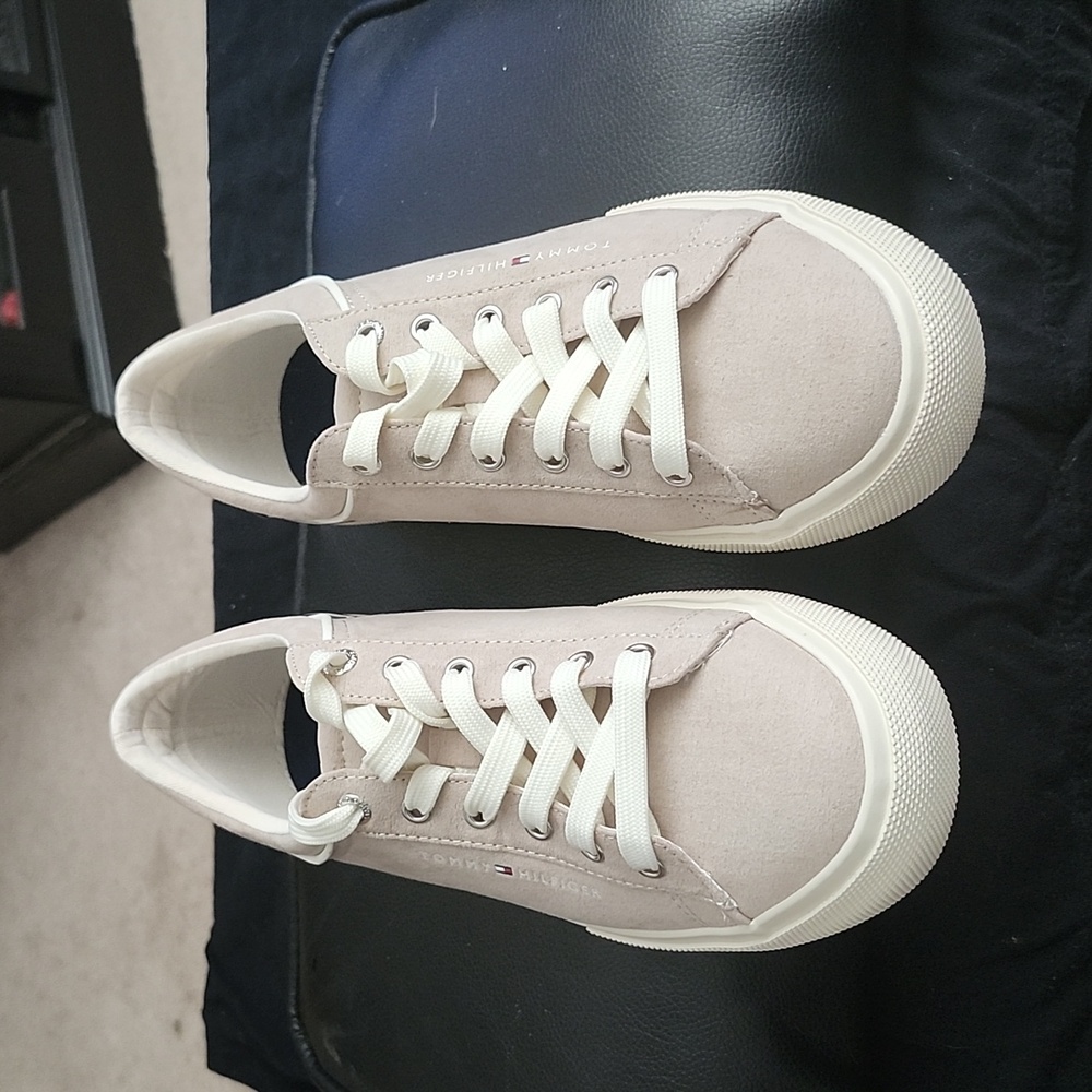 Women tennis shoes